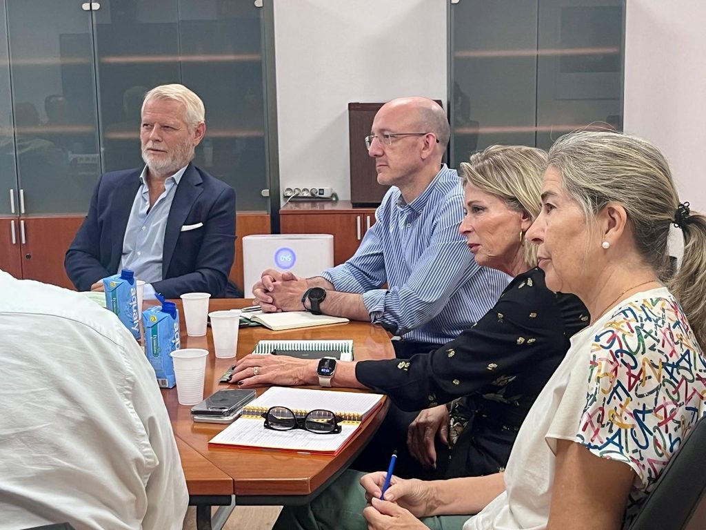 La delegada de Empleo en Málaga; Carmen Sánchez Sierra, recibe a Mandatum 4 f2
